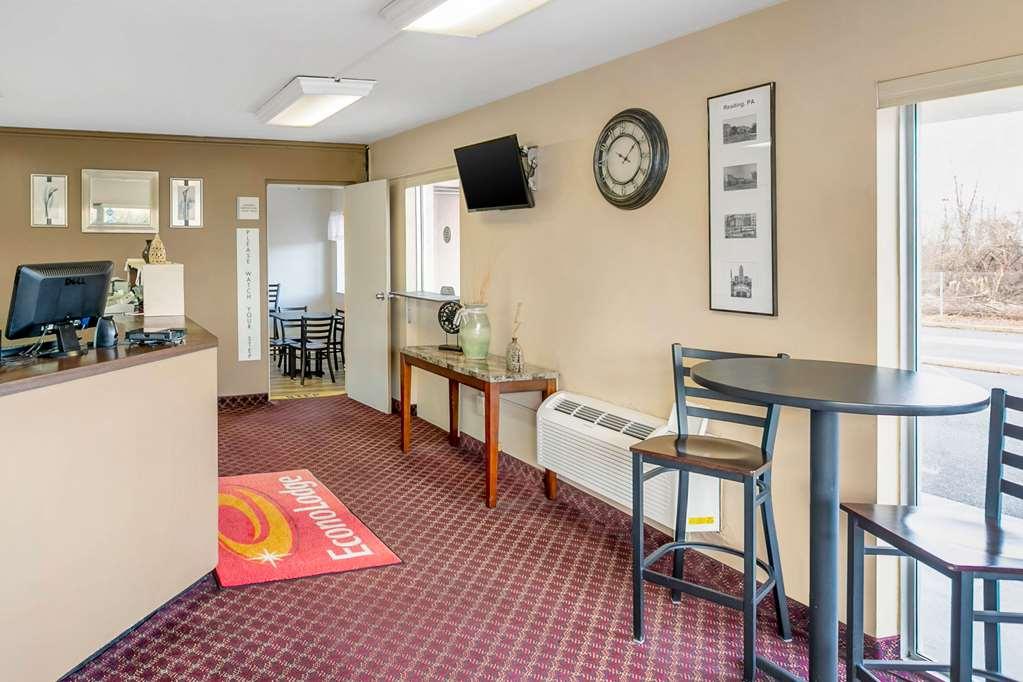 Econo Lodge Northeast Reading Interior photo