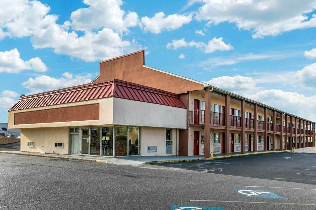 Econo Lodge Northeast Reading Exterior photo