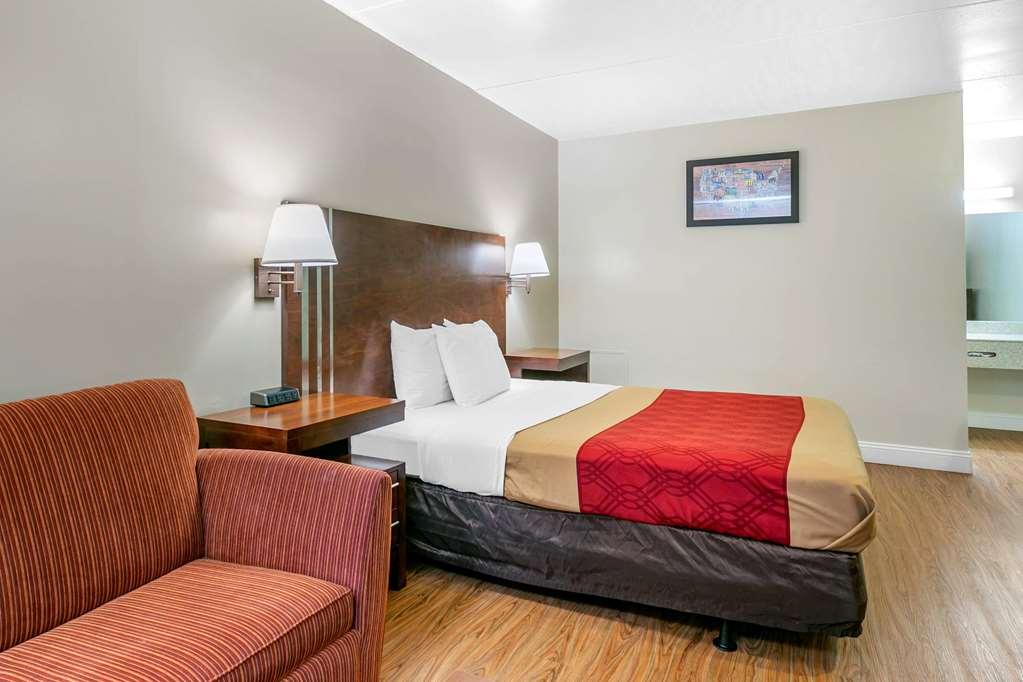 Econo Lodge Northeast Reading Room photo